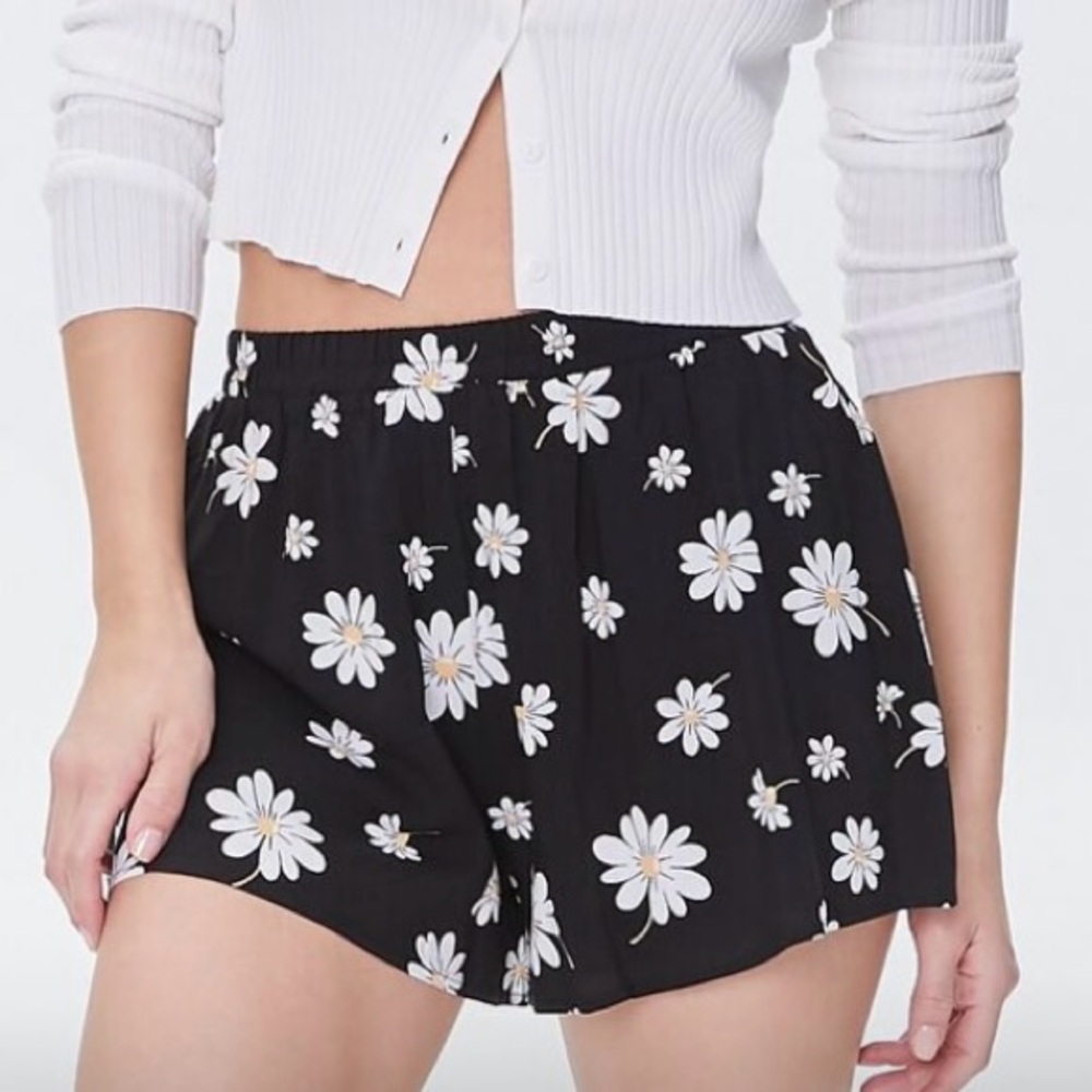 FOREVER 21 Black Daisy Floral Print High Rise Culotte Shorts NEW NWT Sz XS - Picture 2 of 8